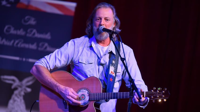 darryl worley performing in 2023 