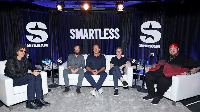 Howard Stern and Jelly Roll chat with SmartLess podcast hosts.