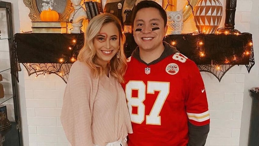 couples 2020 taylor swift travis kelce halloween costumes break internet for predicting romance