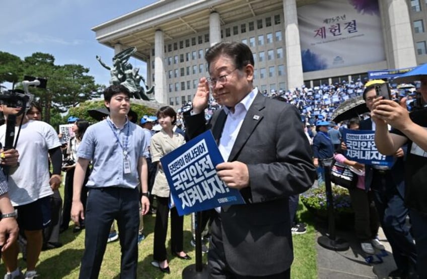 court rejects arrest warrant for south korea opposition leader