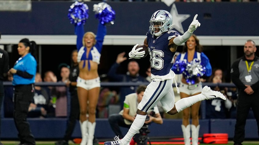 DaRon Bland celebrates pick-six