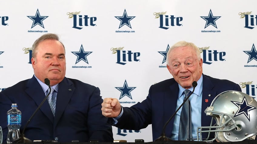 Jerry Jones at a press conference