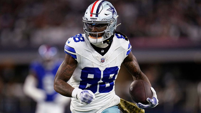 cowboys ceedee lamb makes nfl history with epic performance vs giants