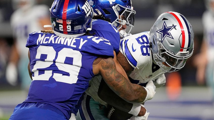 cowboys ceedee lamb makes nfl history with epic performance vs giants