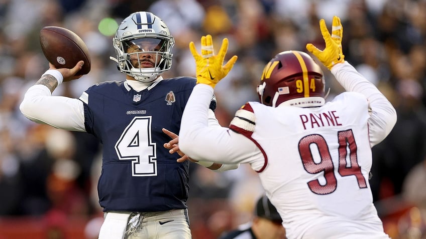 Dak Prescott looks down Daron Payne