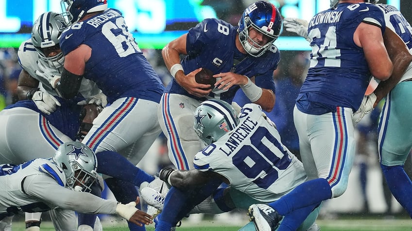 cowboys demarcus lawrence feels dominance over giants put the league on notice