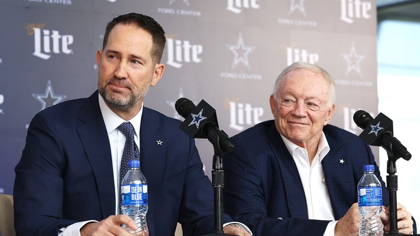 Brian Schottenheimer and Jerry Jones at press conference