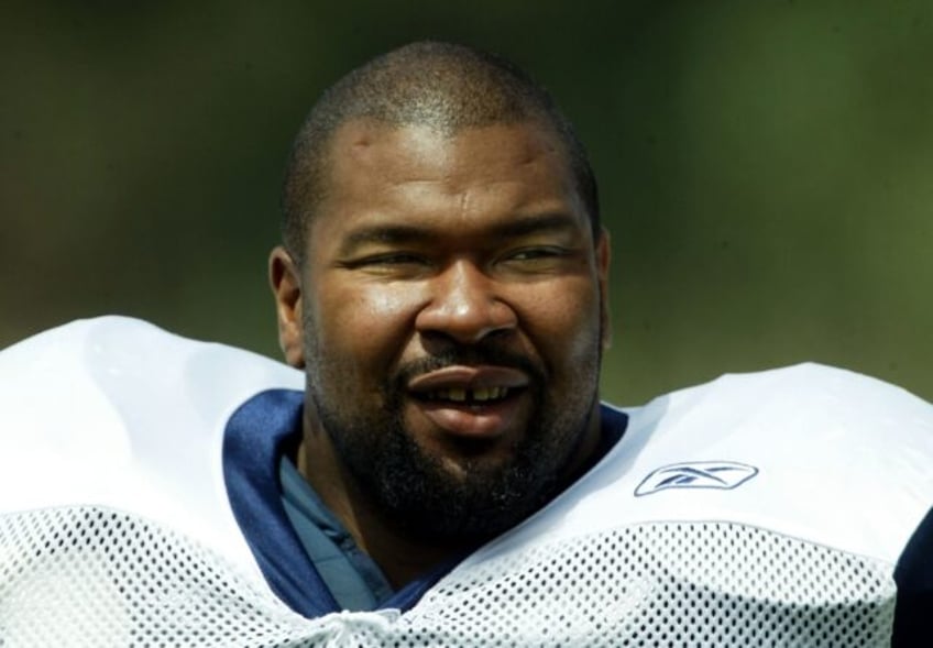 Dallas Cowboys great Larry Allen has passed away at the age of 52, the team said Monday