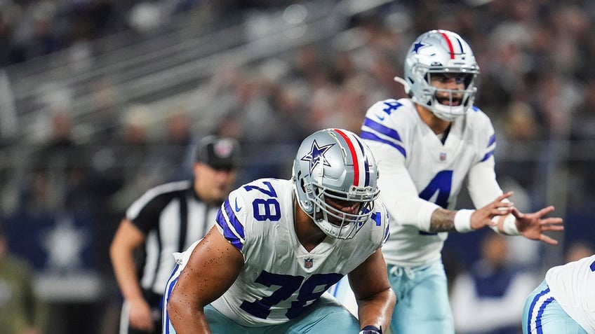 cowboys ink undrafted free agent offensive lineman to massive 866m extension report