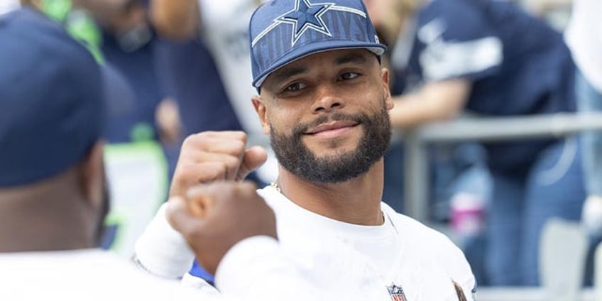 cowboys jerry jones backs dak prescott amid pursuit to get back to super bowl we have a quarterback