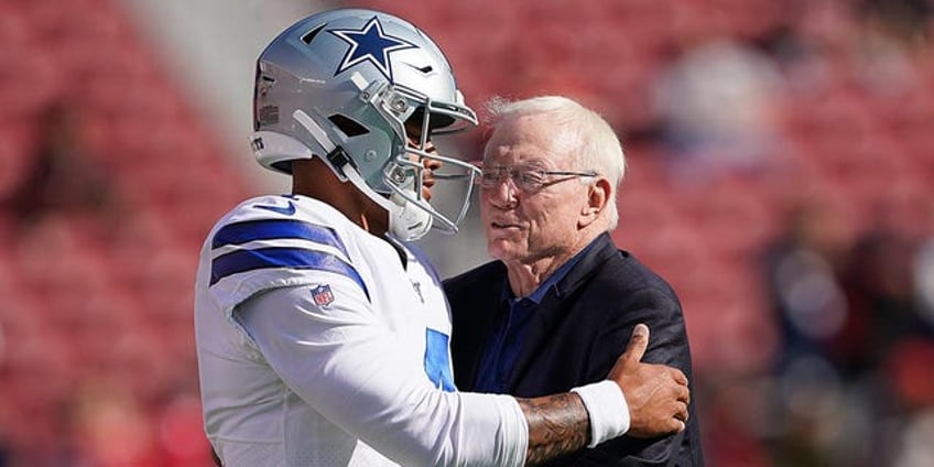 cowboys jerry jones backs dak prescott amid pursuit to get back to super bowl we have a quarterback