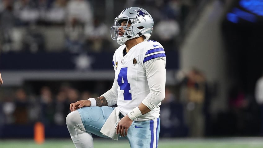 Dak Prescott reacts