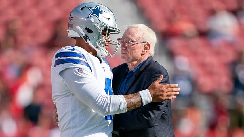 cowboys jerry jones sets expectations for dak prescott in 2023 dont turn the ball over