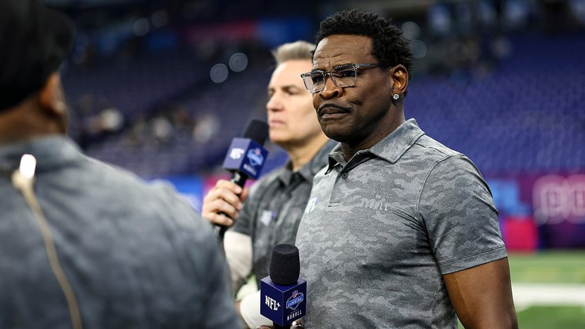 Michael Irvin broadcasts