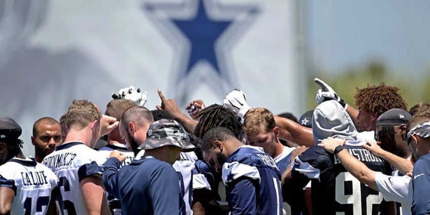 cowboys micah parsons appears to throw punch during melee at training camp practice