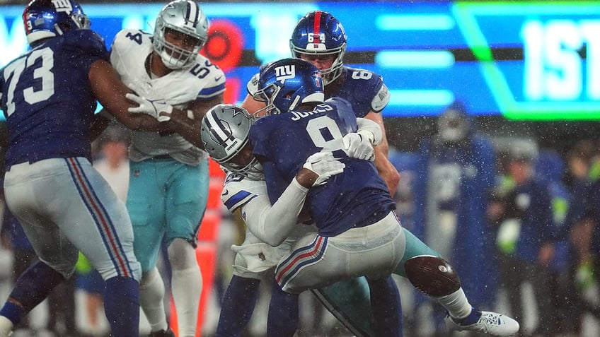 cowboys micah parsons has advice for giants after shutout loss its called protecting your guy