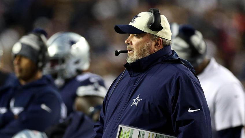 cowboys mike mccarthy to undergo surgery still expected on sideline for game against eagles