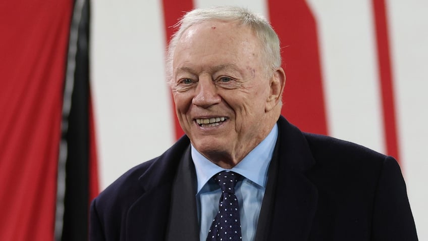 Jerry Jones at Cowboys-Bucs game