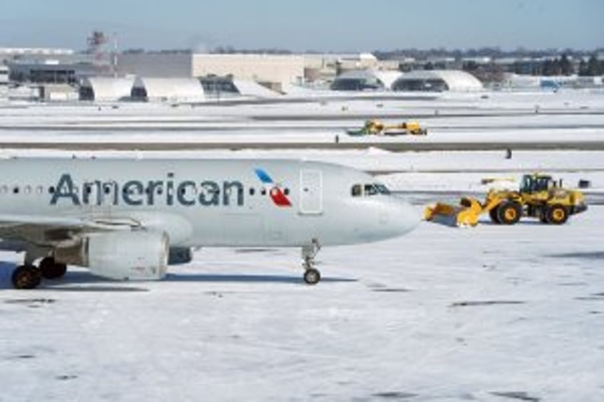 Cracked windshield on American Airlines flight causes emergency landing