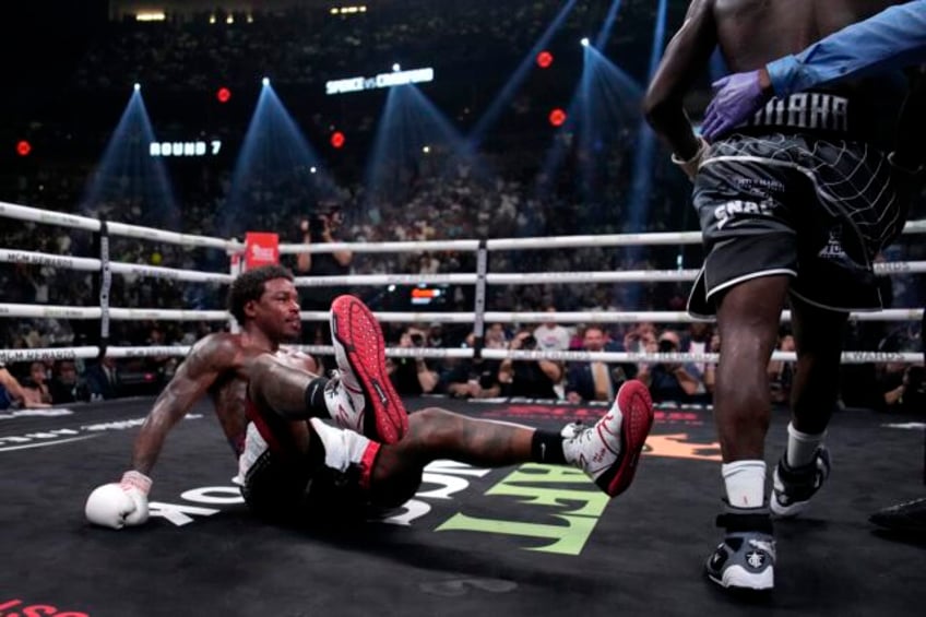 crawford unifies welterweight division with 9th round tko in dominant performance over spence