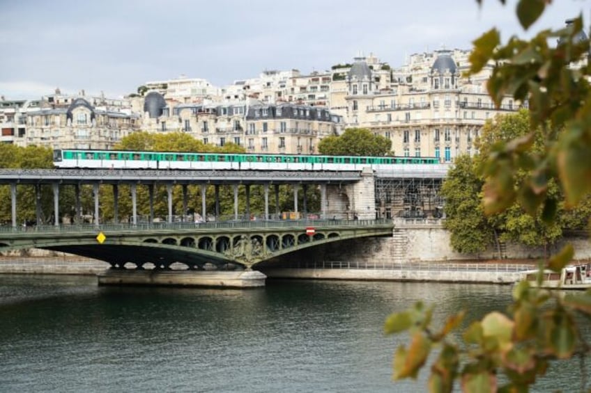 Picturesque but creaking: the line 6 offers some of the best views on the Paris metro