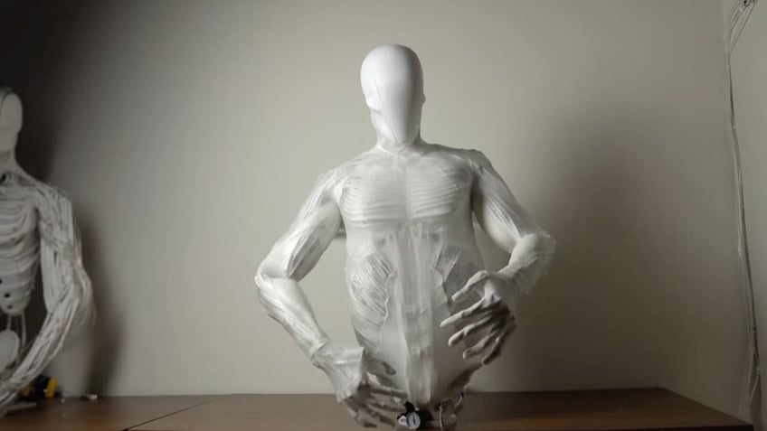 Creepy humanoid robot moves using 1,000 eerie artificial muscles