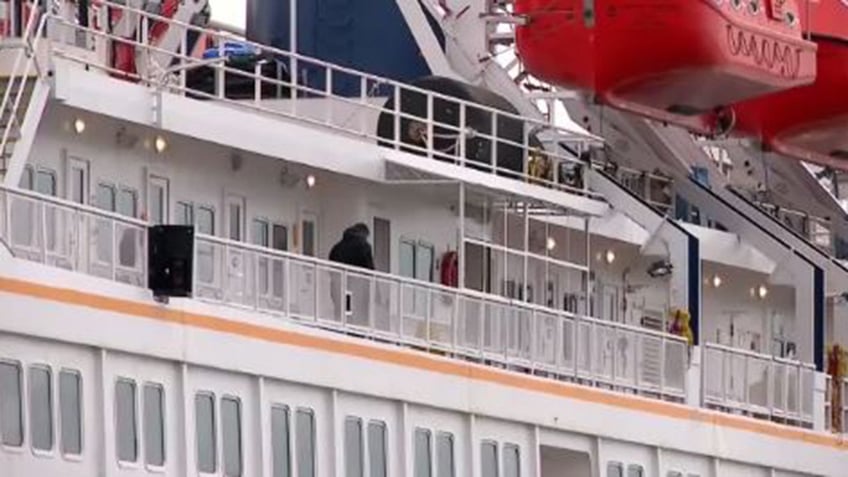 crew member burned passengers evacuated from small cruise ship in maine after explosion