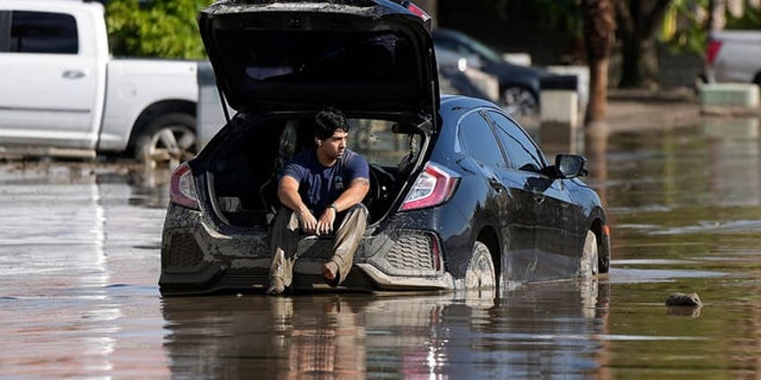 crews begin to restore southern california following 1st tropical storm to hit the region in 84 years