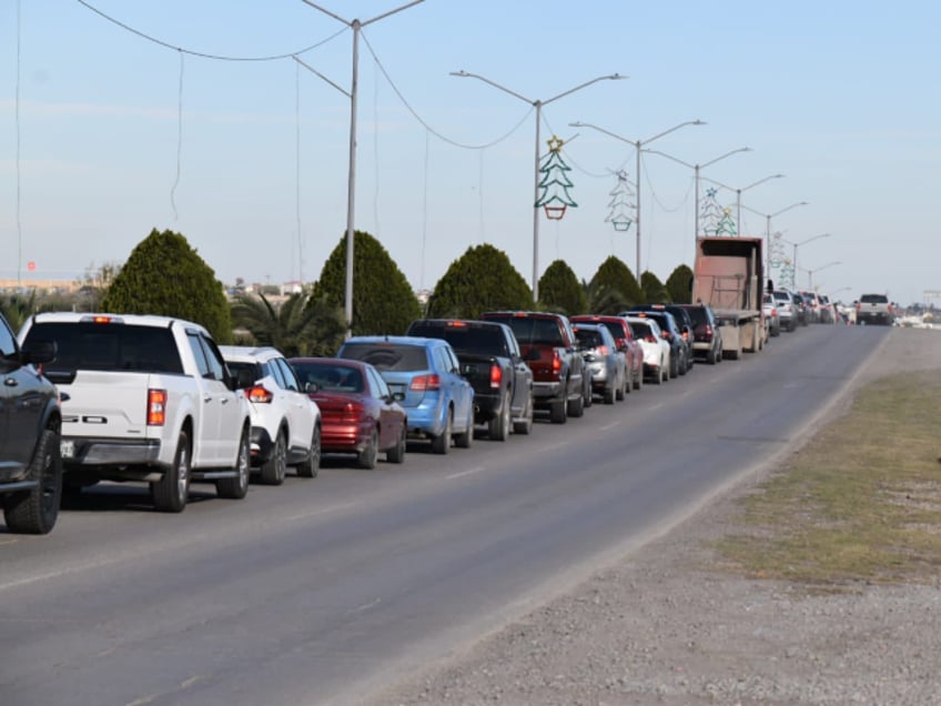 crisis fronteriza genera filas de hasta 13 horas en puentes internacionales