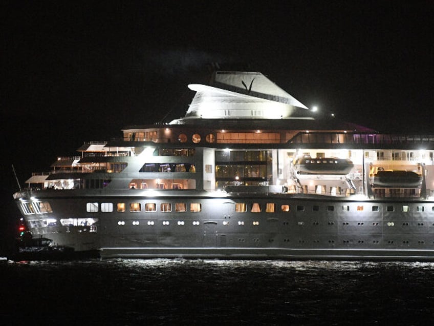 The Villa Vie Residences' Odyssey cruise ship finally departs from the harbor on Sept