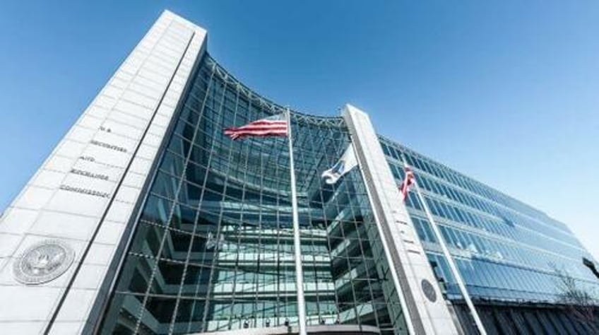 crypto regulatory pivot accelerates fdic releases 790 pages of letters sec dials down oversight reassigns lawyers