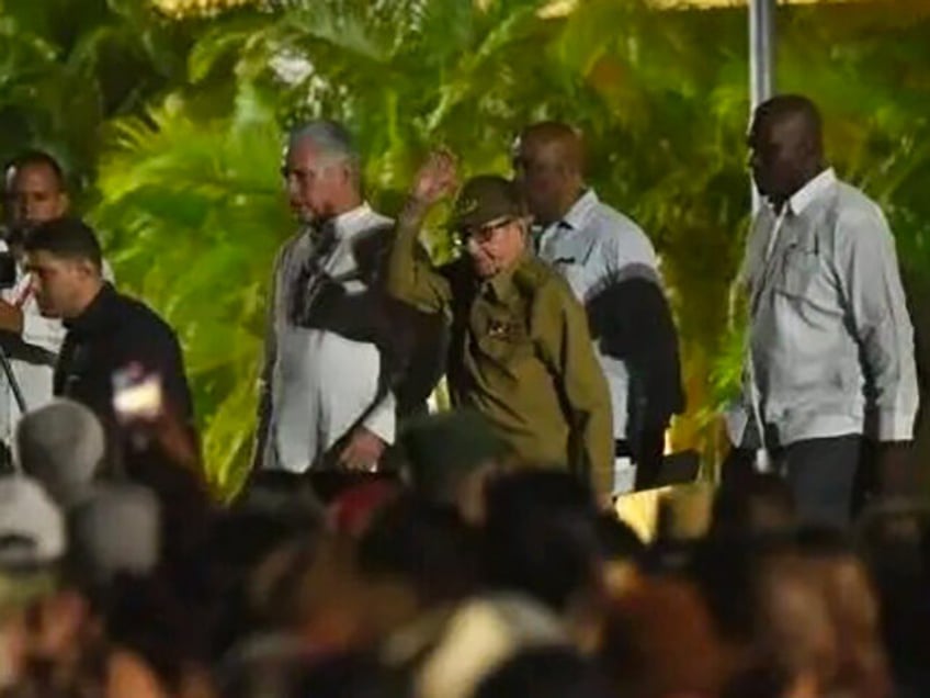 cuba holds 5 am celebration of 1953 fidel castro terror attack led by 92 year old raul