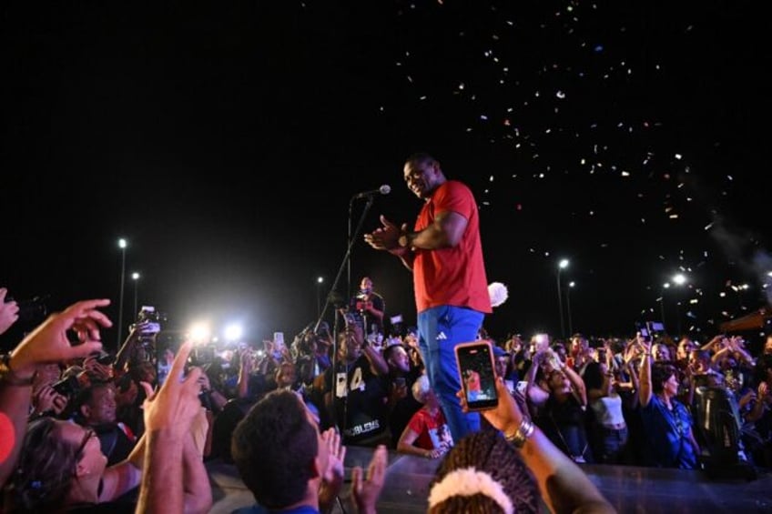 Thousands of Cubans welcomed home Paris 2024 Olympic wrestling champion Mijain Lopez