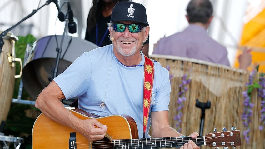 cubs continue honoring jimmy buffett with special 7th inning stretch tribute