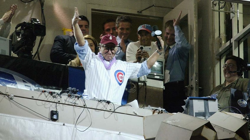 cubs honor jimmy buffett who played first ever concert at historic wrigley field in 2005