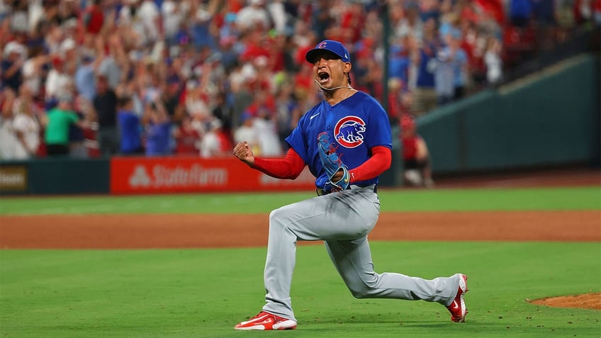 cubs outfielder robs cardinals of walk off home run for 7th straight win my goodness