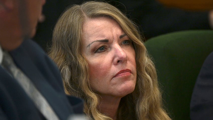 cult mom lori vallow pleads not guilty to arizona murder conspiracy charges