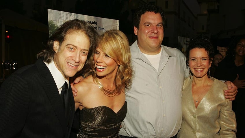 Richard Lewis with Cheryl Hines, Susie Essman and Jeff Garlin in 2005