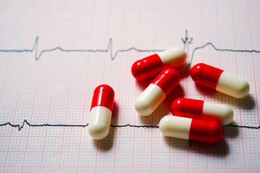 cutting back blood pressure drugs doesnt raise heart related risk study finds