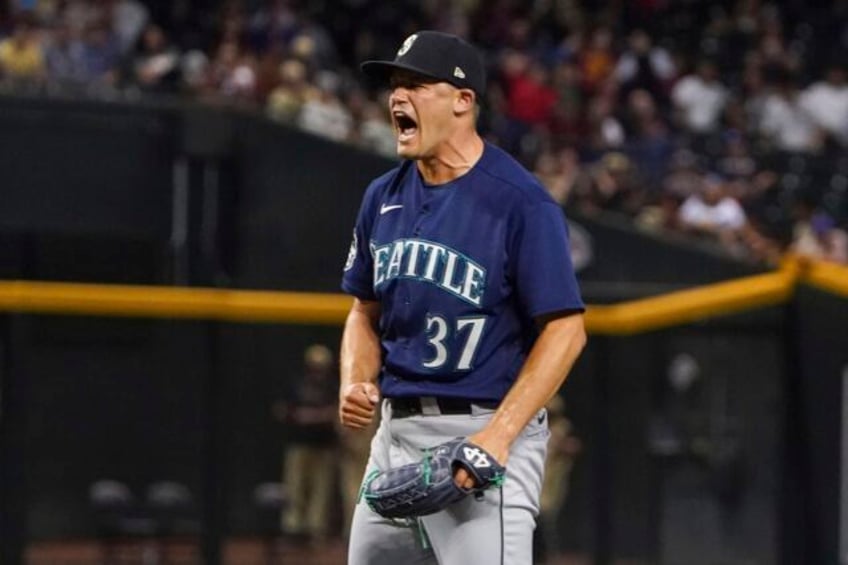 d backs become buyers at trade deadline add mariners closer paul sewald in exchange for 3 players