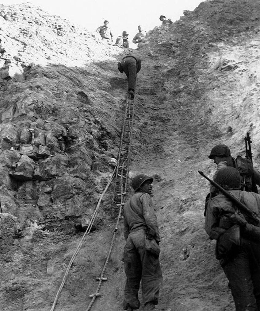 d day in photos the free men of the world are marching together to victory