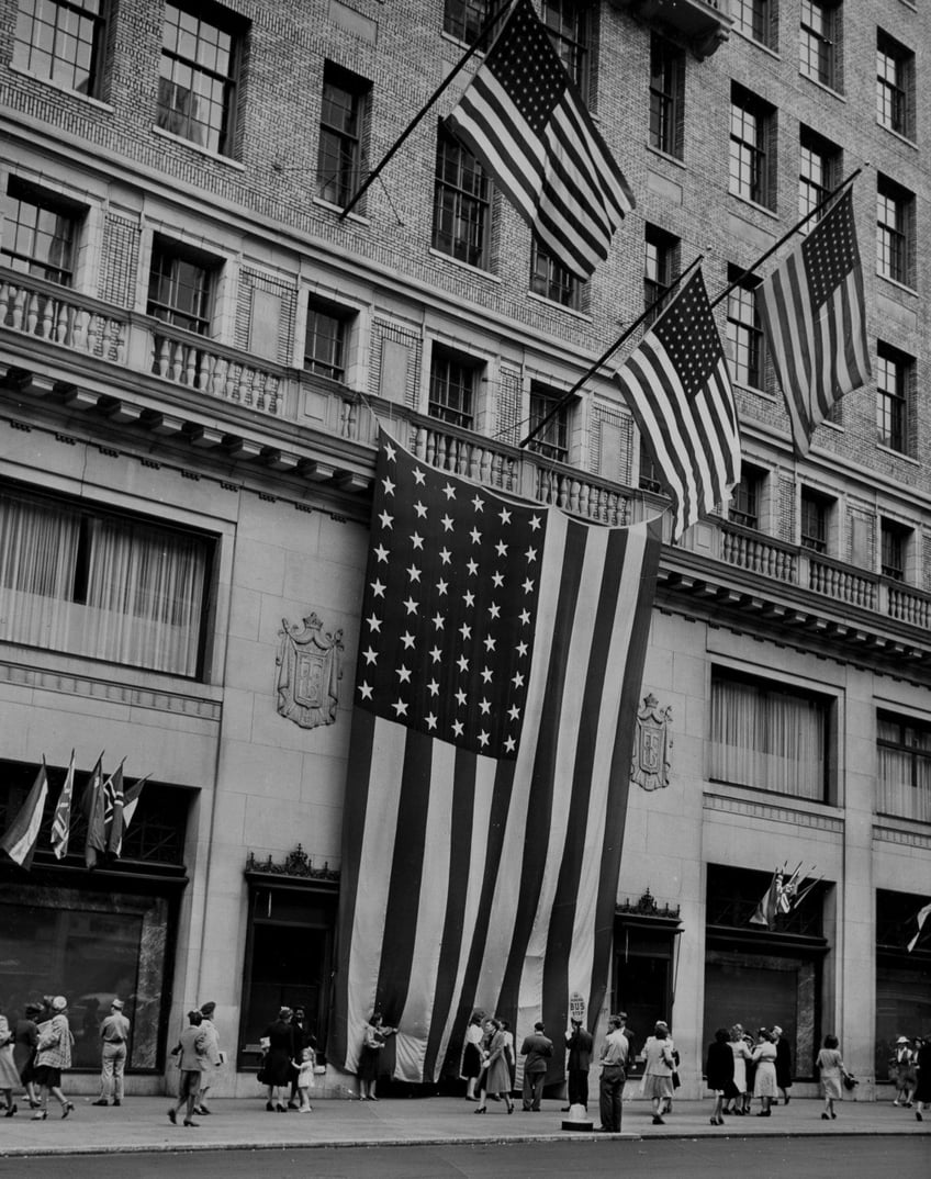 d day in photos the free men of the world are marching together to victory