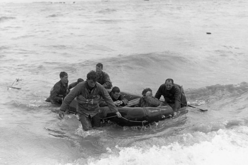 d day in photos the free men of the world are marching together to victory