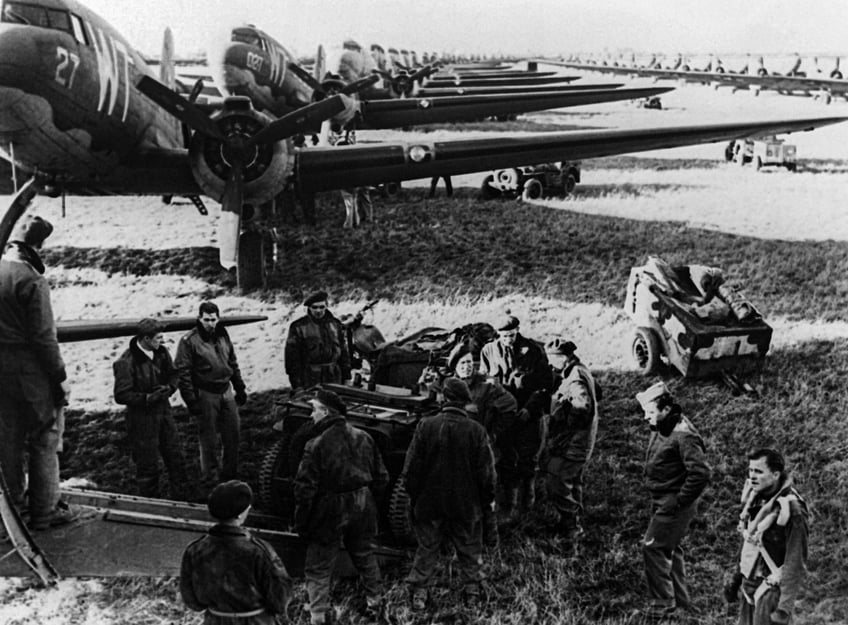 d day in photos the free men of the world are marching together to victory