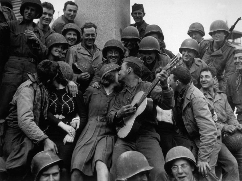 d day in photos the free men of the world are marching together to victory