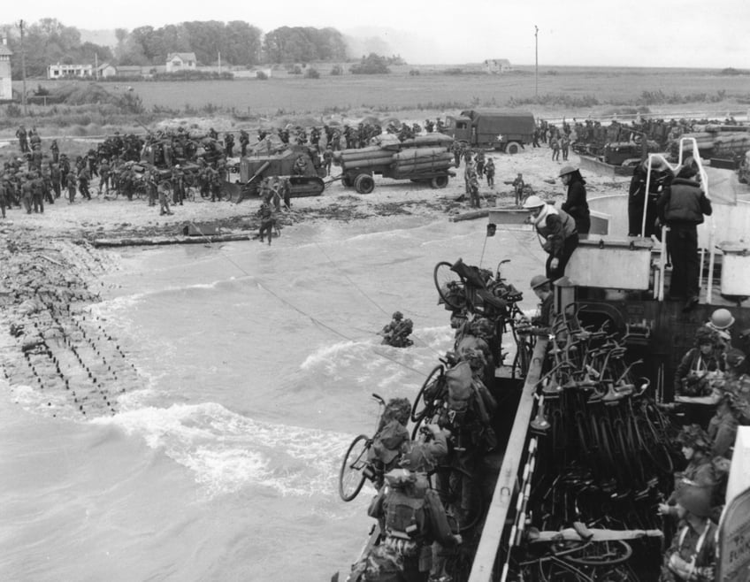 d day in photos the free men of the world are marching together to victory