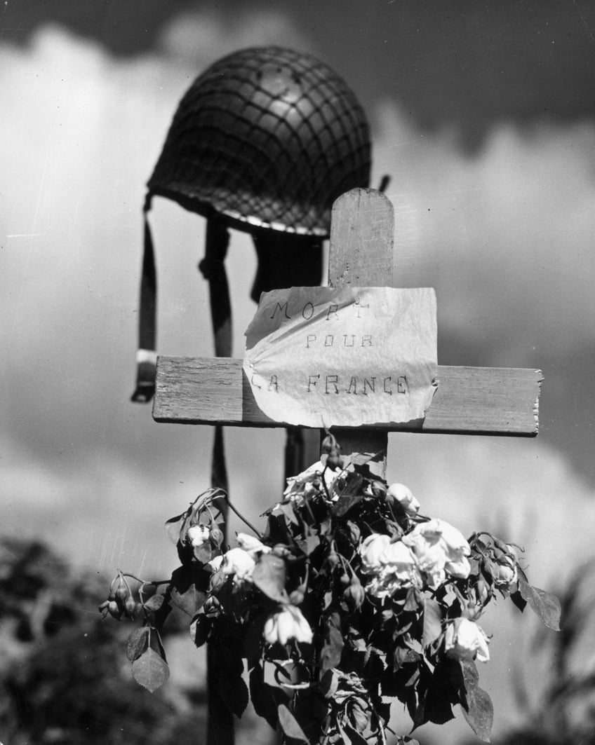 d day in photos the free men of the world are marching together to victory