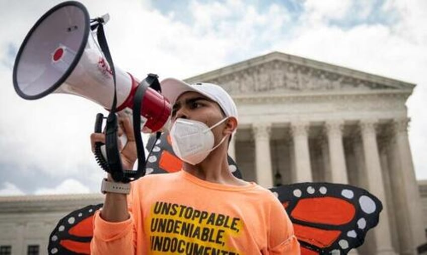 daca case returns to fifth circuit as uncertainty looms for 535000 recipients