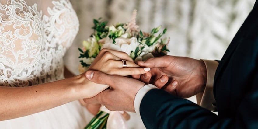 dad ducks out of his sons wedding early then wonders what hes done wrong i love them both