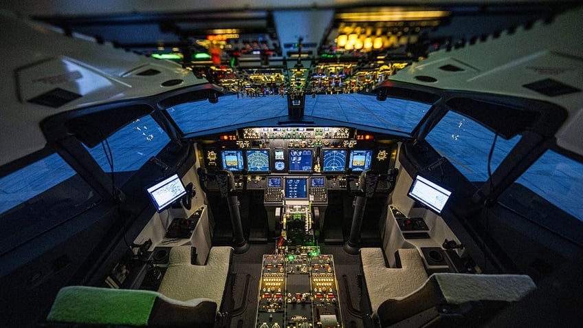 737 flight simulation